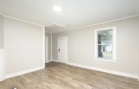 105 S Elm St — Photo 5