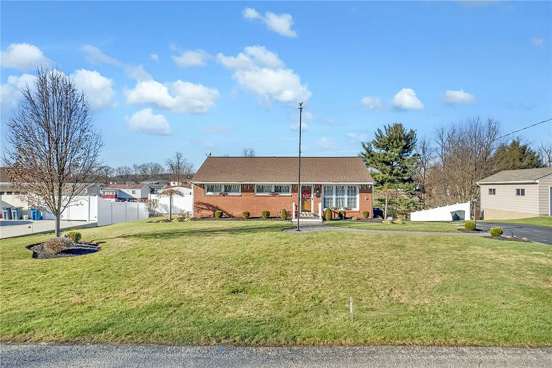 477 Crescent Boulevard Ext photo 1