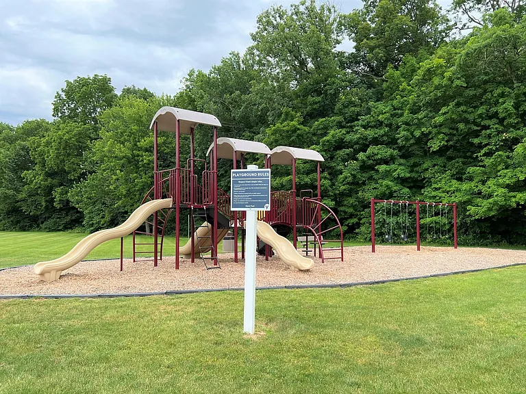 Grand Blanc Crossing — Photo 14