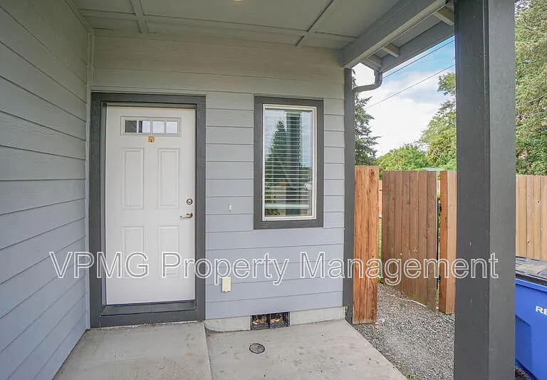 10703 NE 70th St #1 — Photo 2