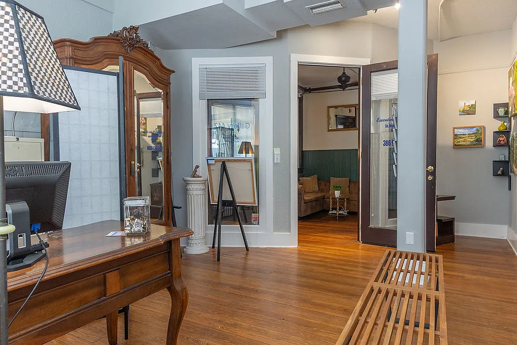 442 East New York Avenue - 1 — Photo 3