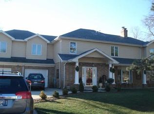 405 E Hintz Rd #1, Arlington Heights, IL 60004