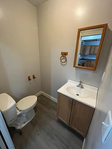 1011 Bronson St Photo 1