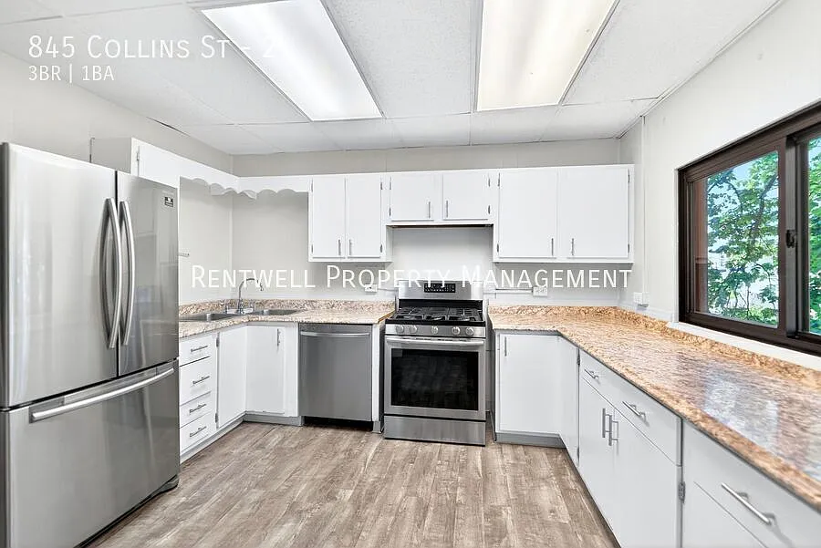 Light-Filled 3-Bed | Modern Finishes & Classic Charm Highland Park! — Photo 2