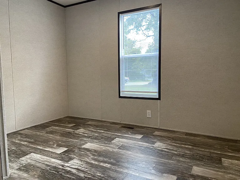 124 N Pine St — Photo 6