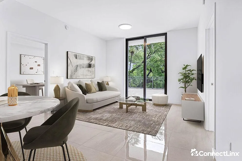 405 Hialeah Drive — Photo 4