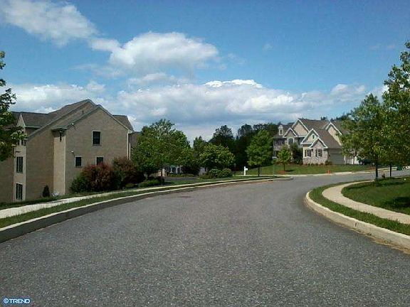 5th image of 8 Martins Ct