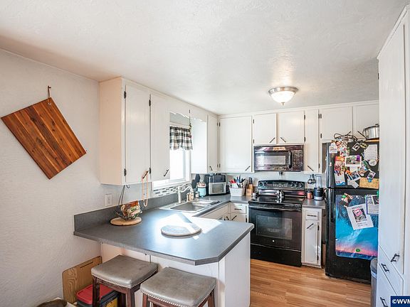 3rd image of 3140 Lyon St SW