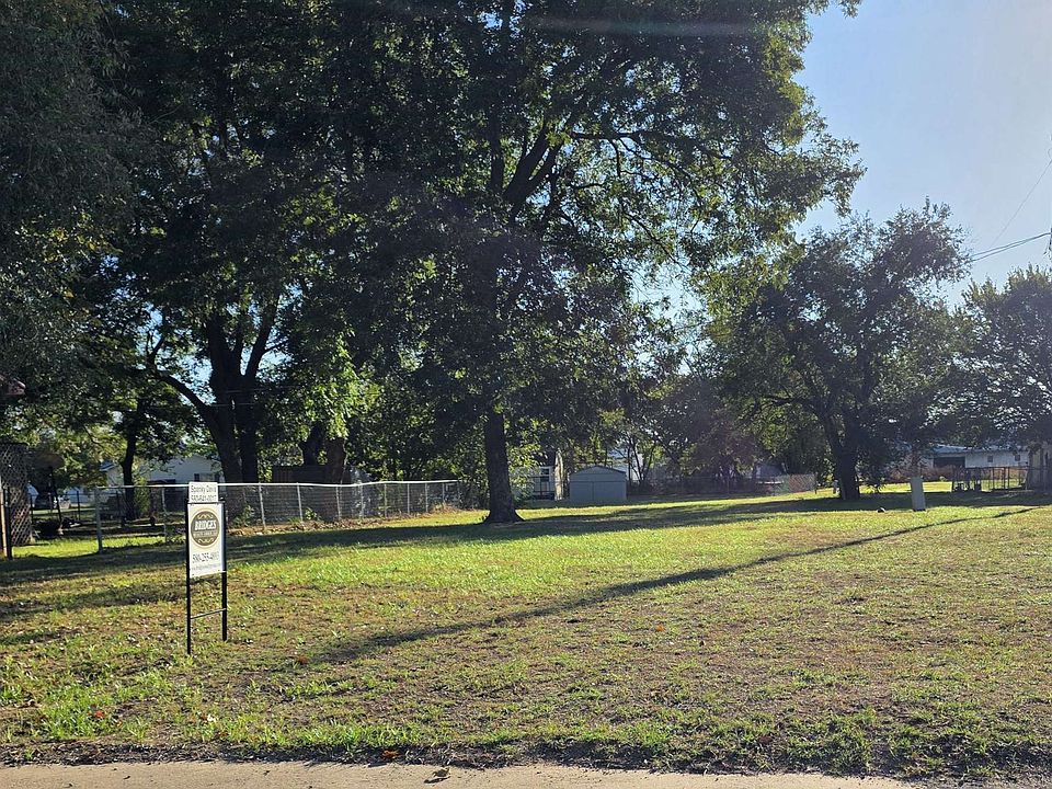 1st image of 208 N 2nd St