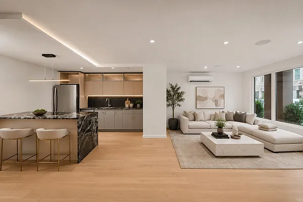 Living room, photo 2