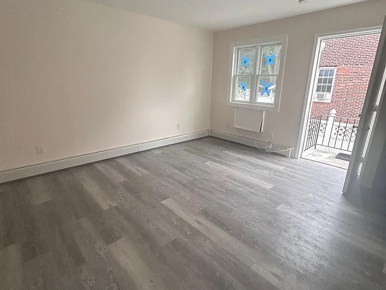 303 Van Pelt Ave #3 — Photo 2
