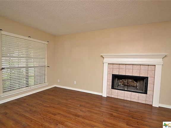 4th image of 405 Ashland Crk