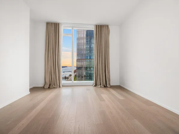 30 Riverside Boulevard image 9 of 18