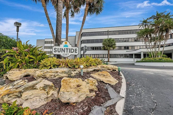 1357 NE Ocean Blvd #411
