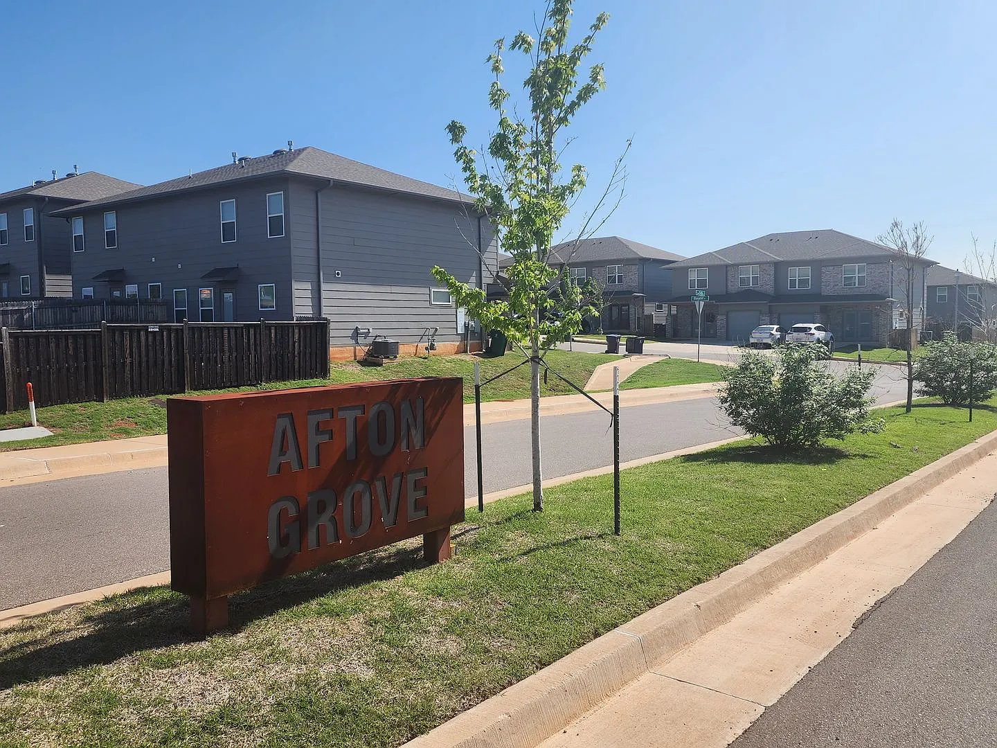 Afton Grove Townhouses — Photo 3
