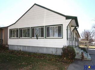 6017 Benton St, Lincoln, NE 68507