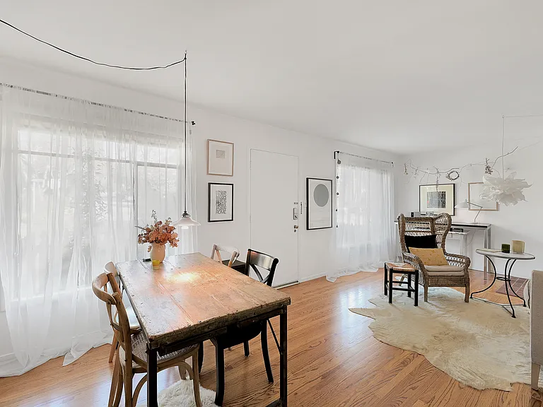 127 Baltimore Ave — Photo 2
