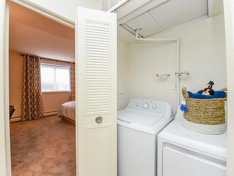 Sherwood Crossing Apartments and Townhomes — Photo 7