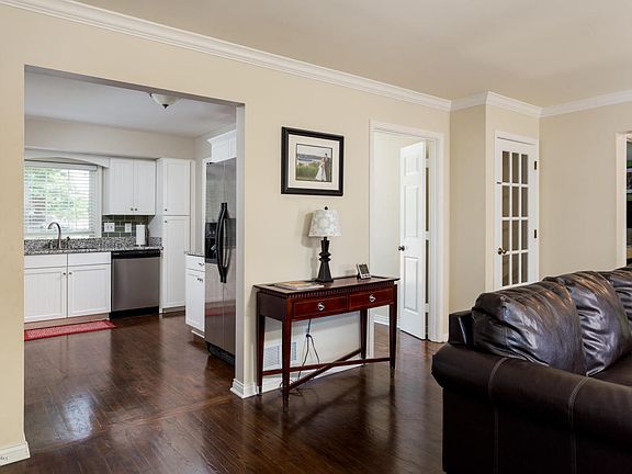4th image of 1813 Arboro Pl