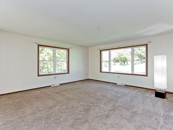 4th image of 2918 Cedar Dr NE