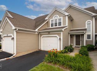 654 Kingsbridge Dr, Carol Stream, IL 60188