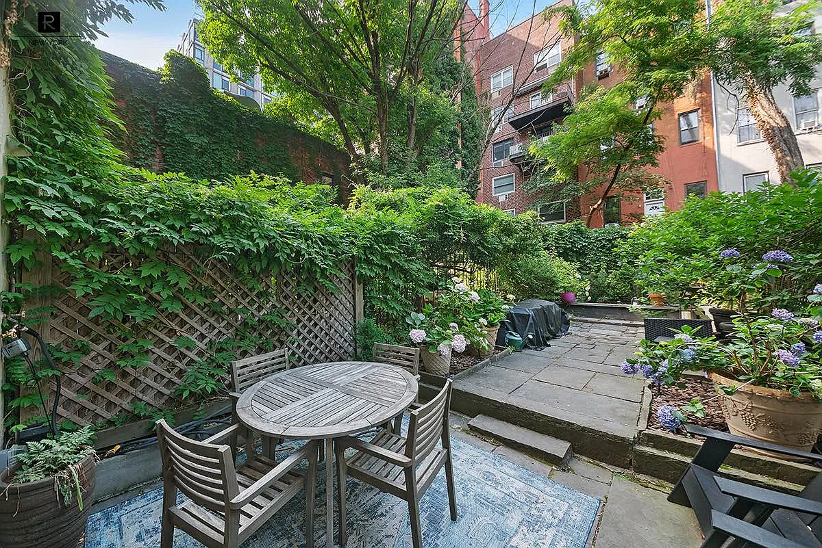 487 West 22nd Street — Photo 2