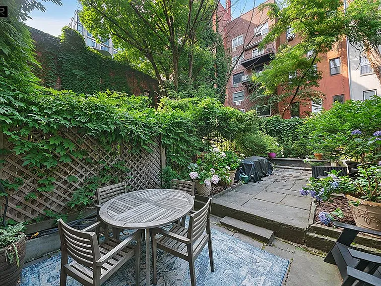 487 W 22nd St #GARDEN — Photo 1