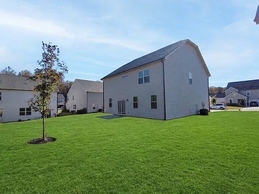 5 bed, 2802 sqft, $2,550 — Photo 2