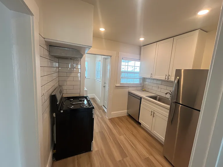 1037 S Vermont Ave #5 — Photo 5