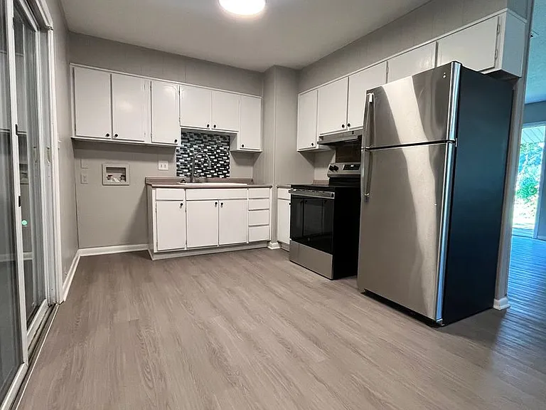 203 Lynn Ln — Photo 6