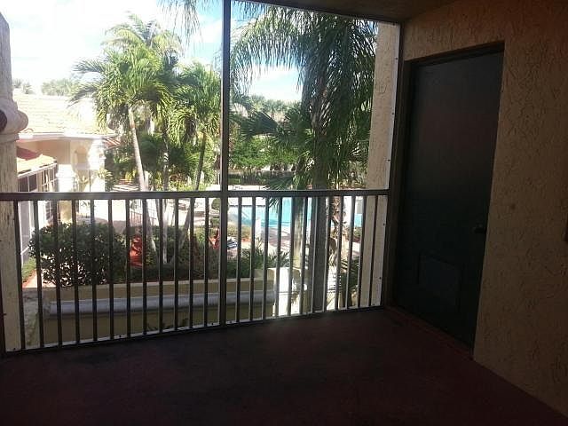 1st image of 22204 Glenmoor Dr