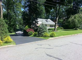 299 Tortoise Ln, Franklin Lakes, NJ 07417