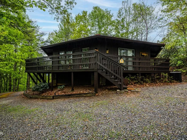 1923 Arolla Ct E, Gatlinburg, TN 37738