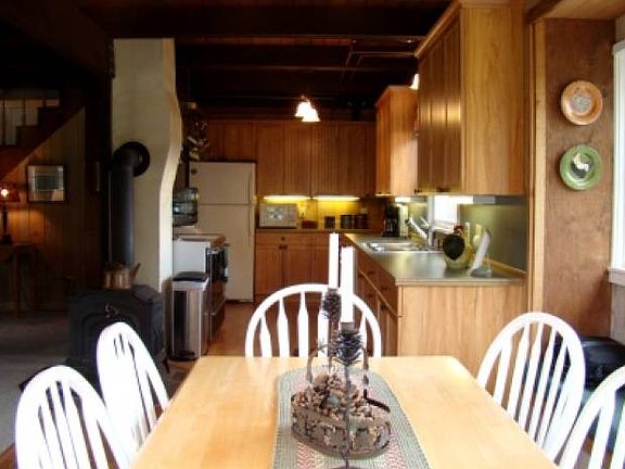 dining area off kitchen