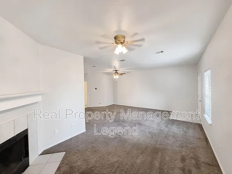 3211 Roundtree Ln — Photo 13