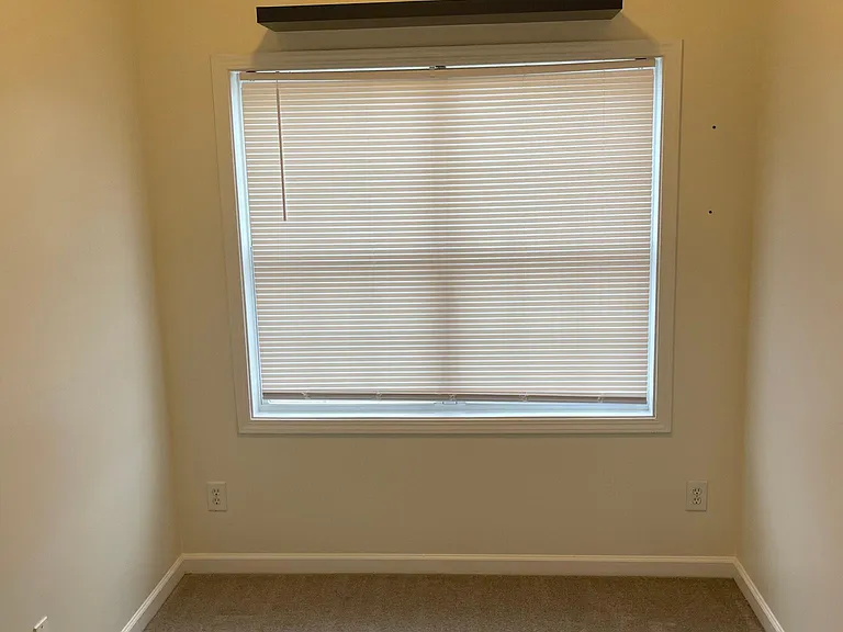 180 Bennington Dr — Photo 11