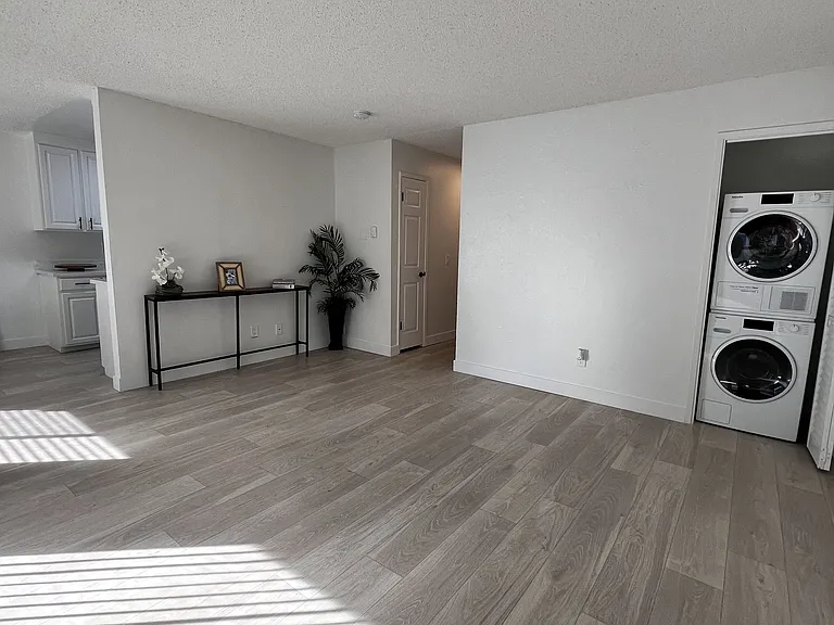 Campbell West Apartments — Photo 11
