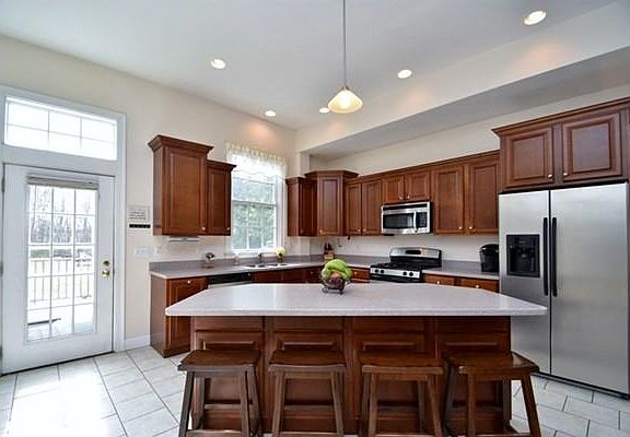 2nd image of 389 Hartford Ave #389