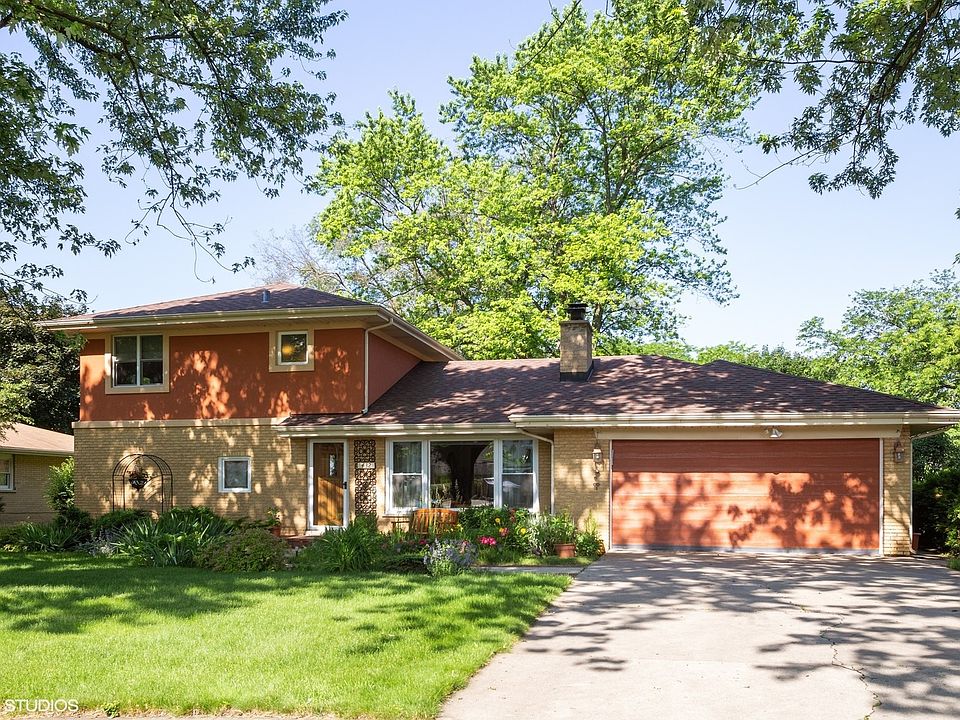 1st image of 432 Pinecroft Dr