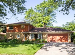 432 Pinecroft Dr, Roselle, IL 60172