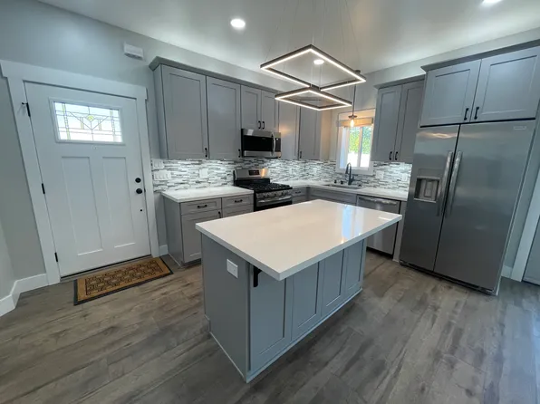 5666 Lubao Ave #C, Woodland Hills, CA 91367