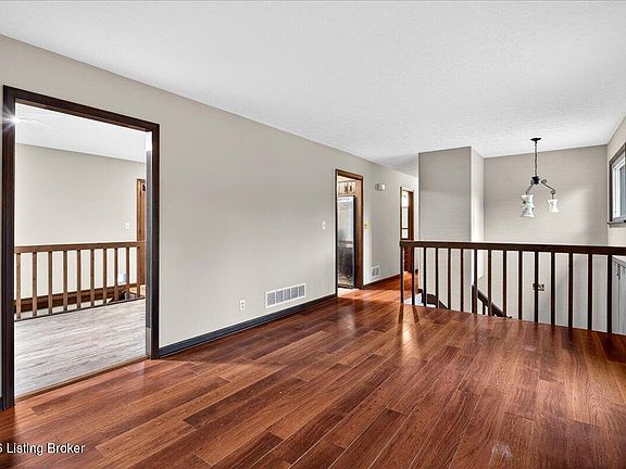 4th image of 3502 Maple Leaf Dr
