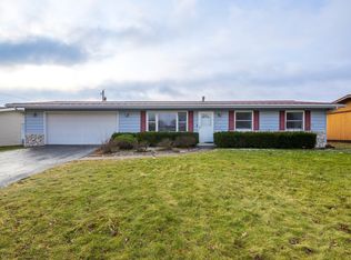 418 Sandalwood Dr, Valparaiso, IN 46385