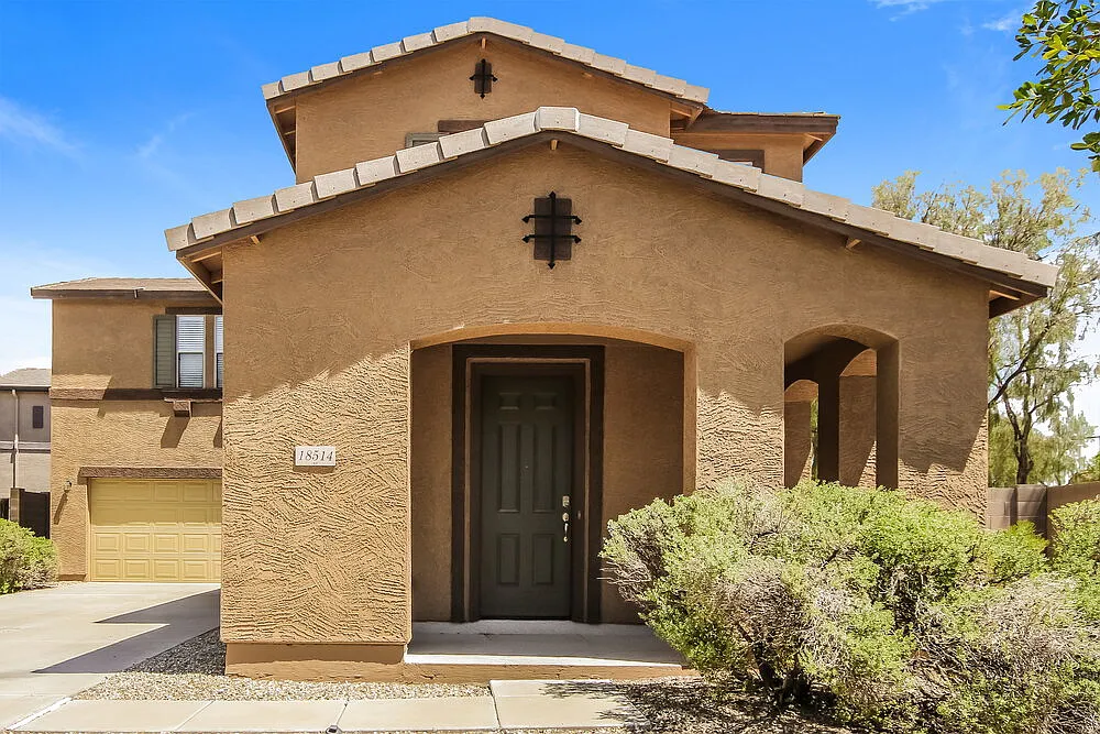 3 bed, 2.5 bath, 1692 sqft, $2,045 — Photo 1