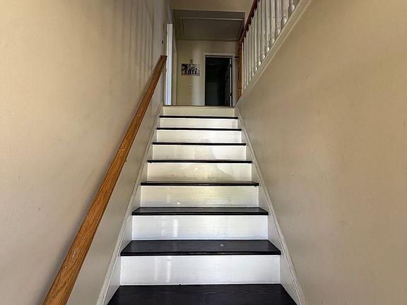 2nd image of 1225 W Whitehall St #1221