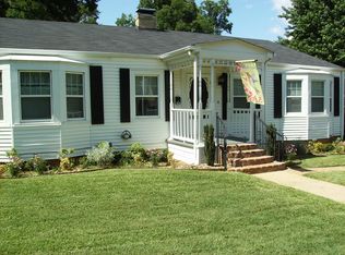 1305 E Park Ave, Palestine, TX 75801