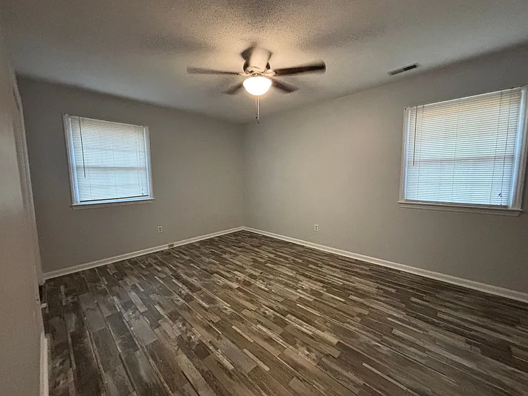 102 Hillside Ct — Photo 11