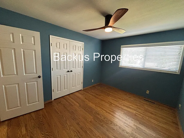 211 Chaucer Dr — Photo 9