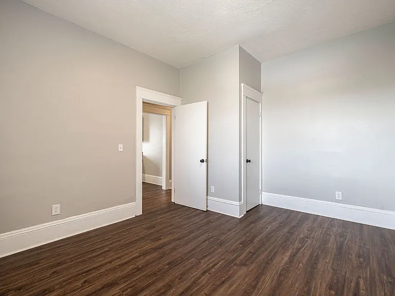 Chelsea Manor — Photo 12