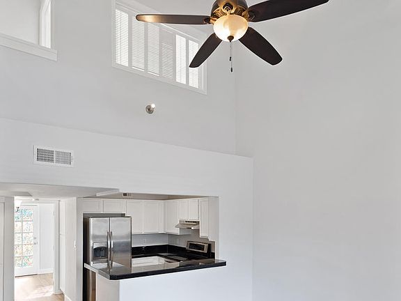 5th image of 1025 E Highland Ave Unit 45